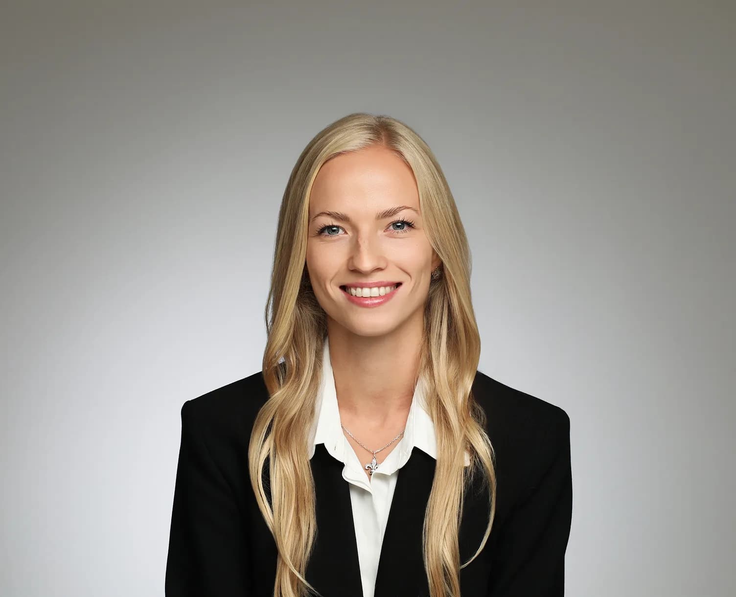 Lisa Popova Lisa Popova — Assistante